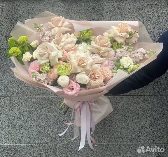 Букеты сиреневого и персикового цвета. Доставка