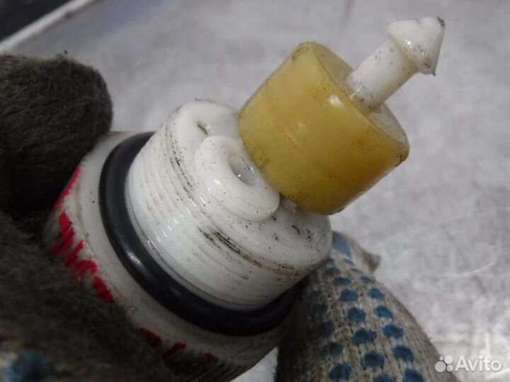 Датчик топливного фильтра Mitsubishi Pajero Sport