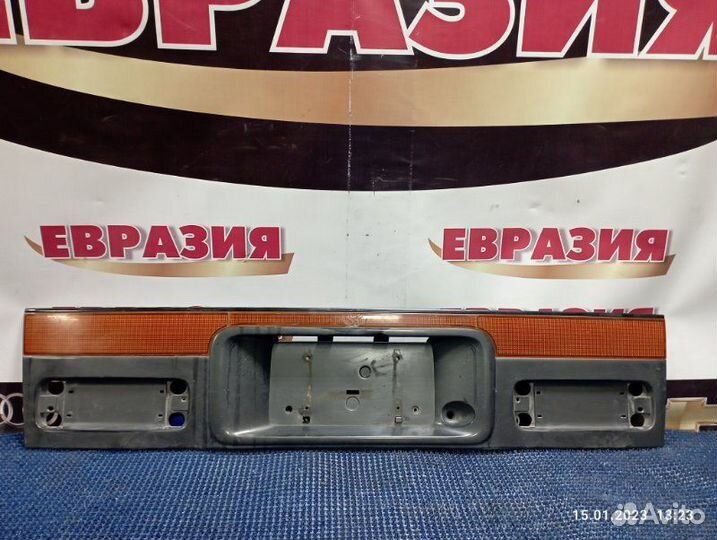 Накладка двери багажника Mazda Bongo Friendee