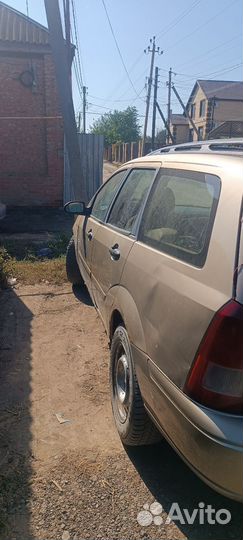 Ford Focus 2 МТ, 2001, битый, 390 000 км