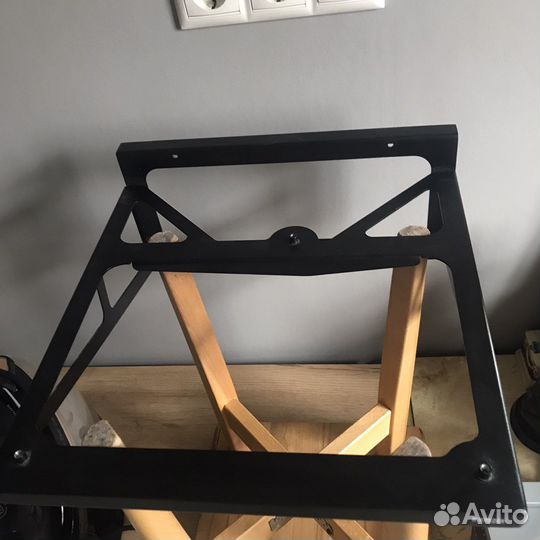 Настенная полка rega для проигровптеля винила