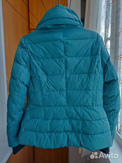 Пуховик женский изумрудный цвет 46 размер