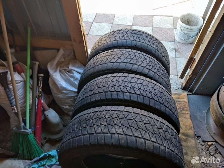 Bridgestone Blizzak DM-V2 245/65 R17