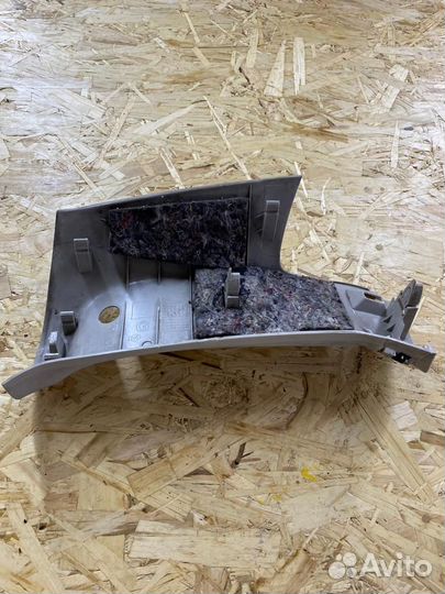 Обшивка стойки задняя верхняя левая Renault Megane