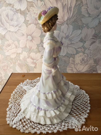 Фарфоровые статуэтки дамы, Англия