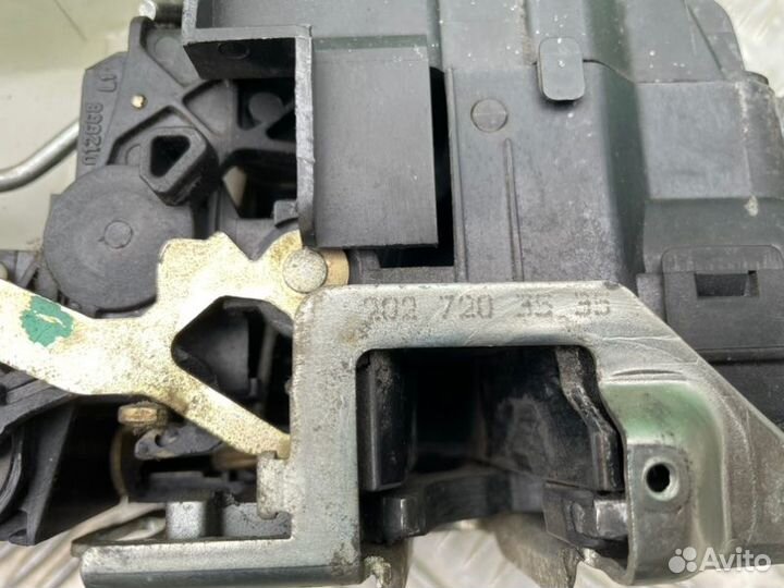 Замок двери передний левый Mercedes-Benz E-Class