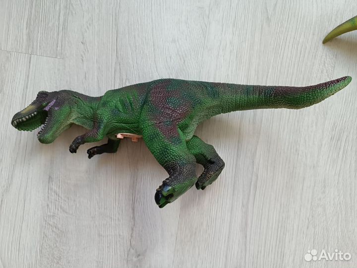 Экшн-фигурки динозавров доисторического периода