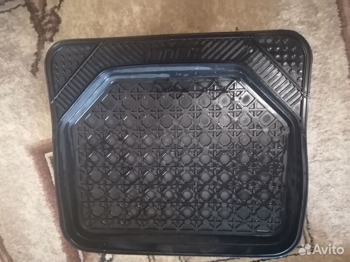 Авто коврики универсальные