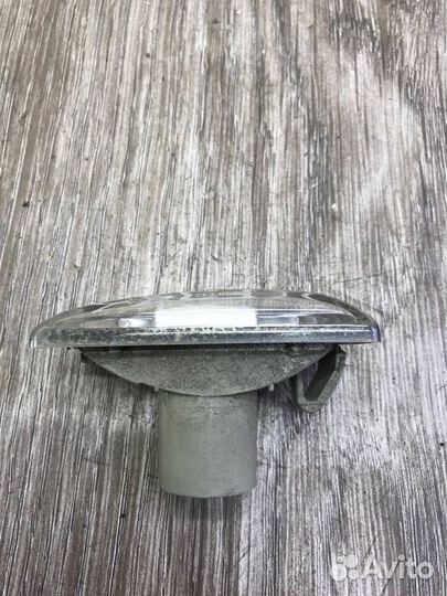 Повторитель поворота передний правый Opel Astra H