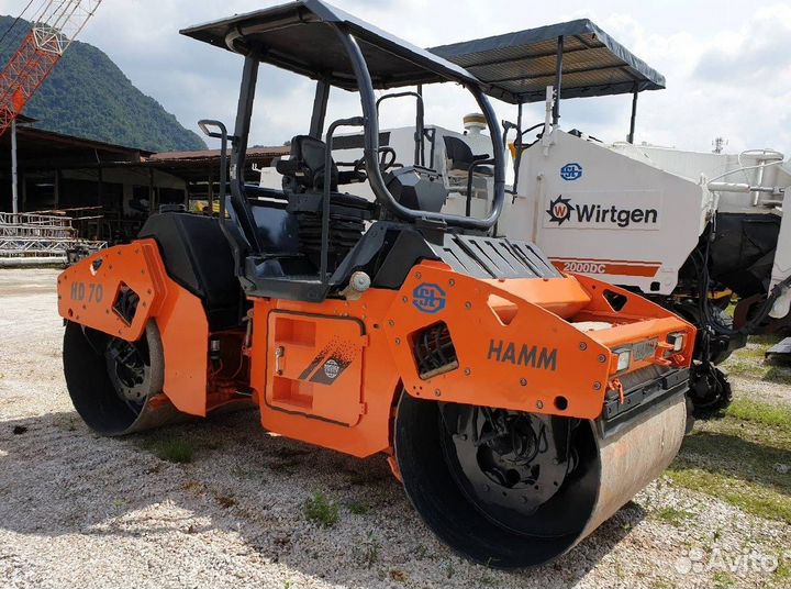 На разборке спецтехника Хамм