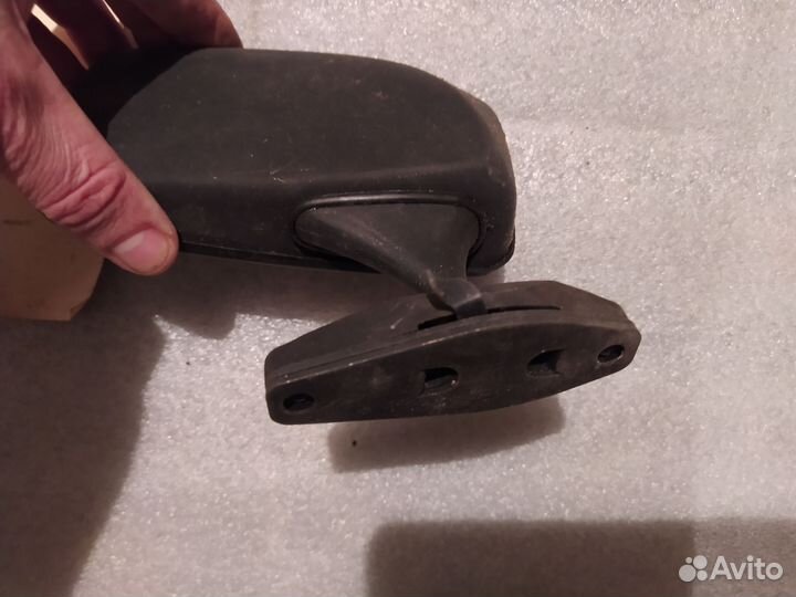 Боковое зеркало