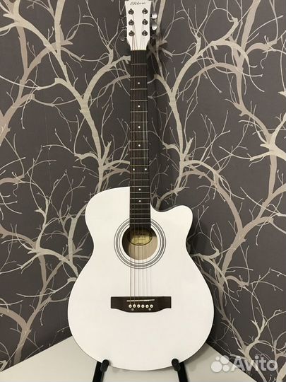 Белая акустическая гитара Elitaro