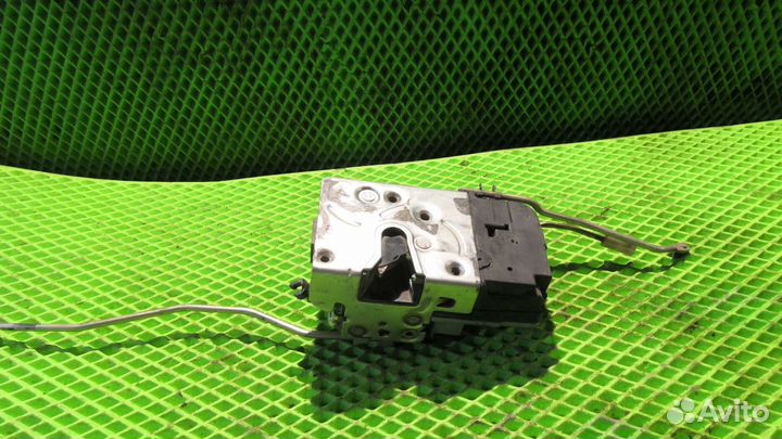 Замок двери передний левый Калина