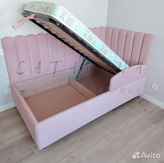 Детская кровать с подъемным механизмом