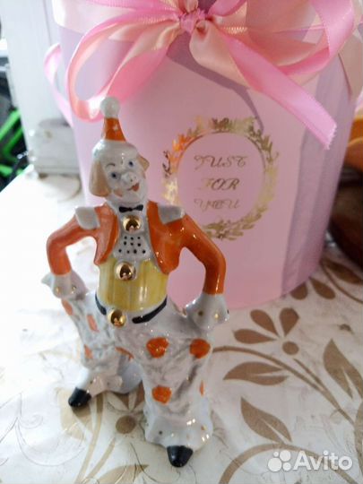 Старинные фарфоровые статуэтки