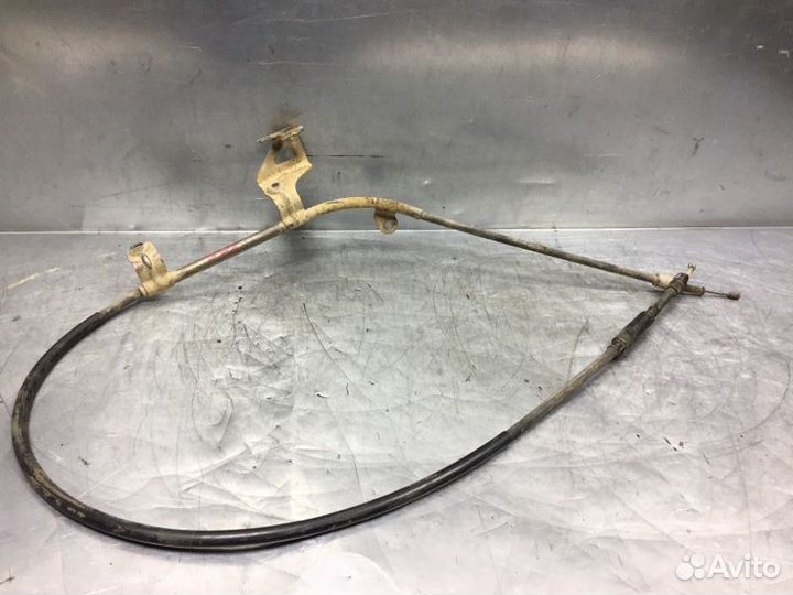Трос стояночного тормоза правый Volkswagen Passat
