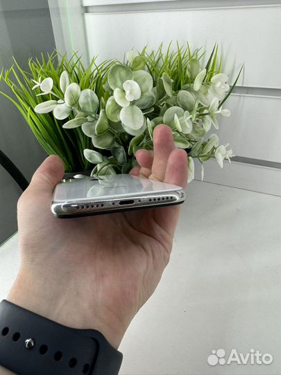 iPhone X, 64 ГБ