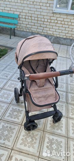 Прогулочная коляска с перекидной ручкой
