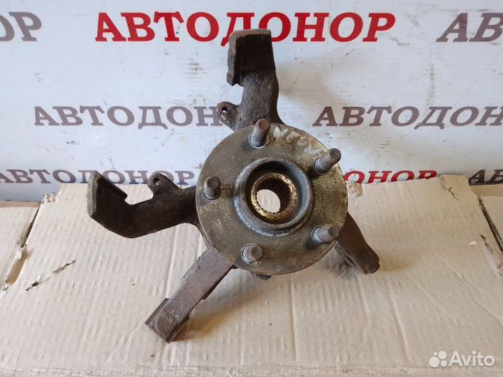 Поворотный кулак передний правый Dodge Neon 1998