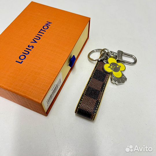 Брелок Louis Vuitton с желтым цветочком