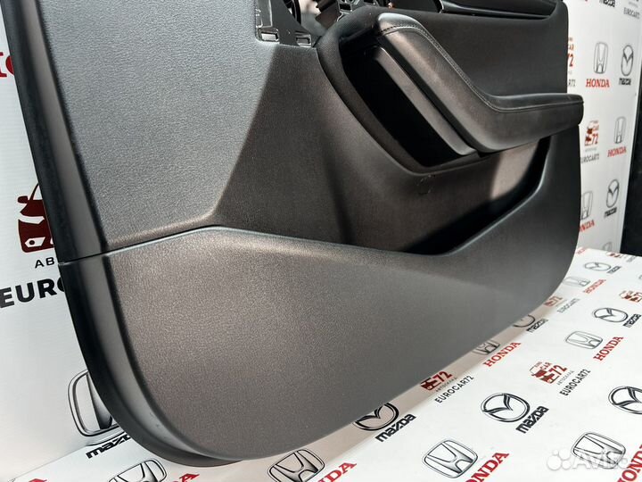 Обшивка двери передняя правая Mazda 3 BP 2019-2024