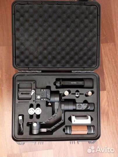 Трехосевой стабилизатор zhiyun crane plus