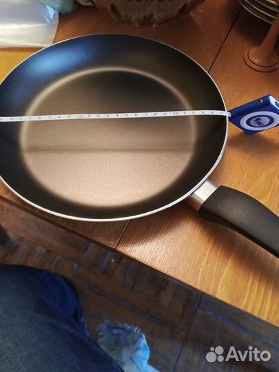 Сковороды, кастрюли, миски и горшочки разные