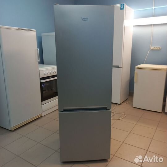 Холодильник с морозильной камерой. Доставка