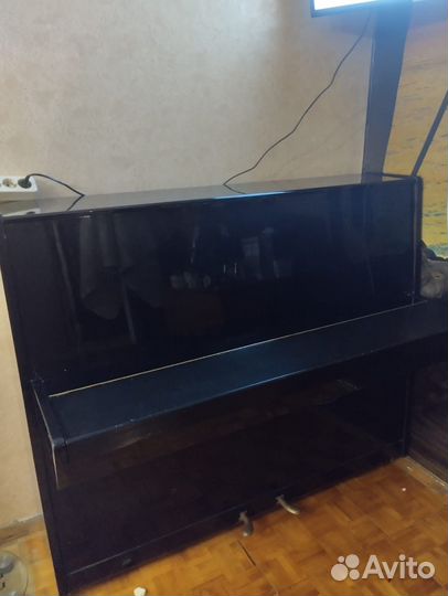 Фортепиано красный октябрь