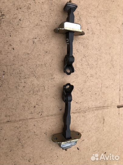 Ограничитель двери Nissan X-Trail (T30)