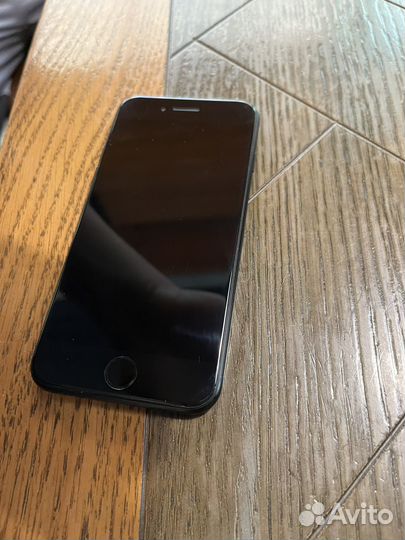 Телефон iPhone se 2020