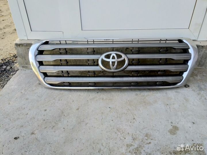 Решетка радиатора Ленд круизер 200