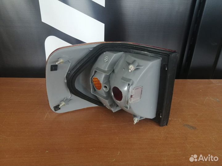 Фонарь правый Audi 100 AI10091740RYR