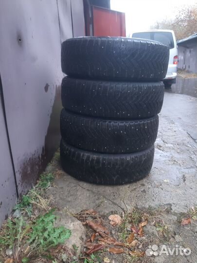 Triangle IcelynX TI501 215/70 R16 104
