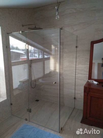 Душевые кабины из стекла