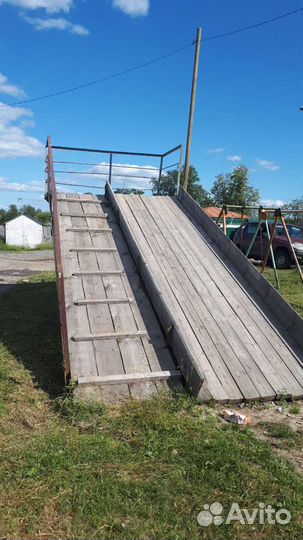 Горка зимняя для детей, металический каркас и дере