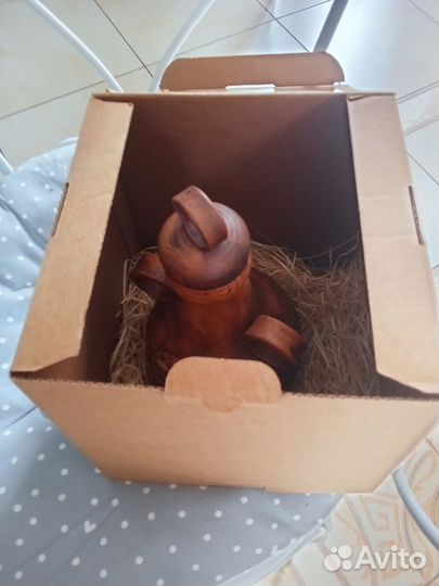 Глиняный кувшин для вина