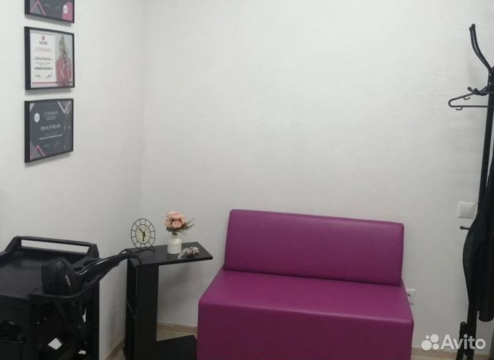 Диван в кафе