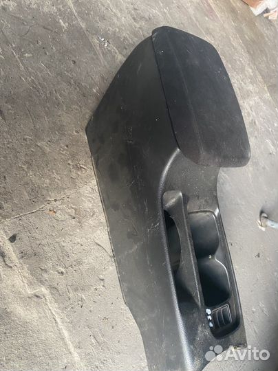 Подлокотник lancer 9