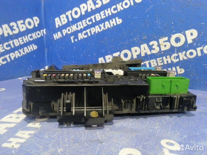 Блок предохранителей салона Opel Astra H универсал