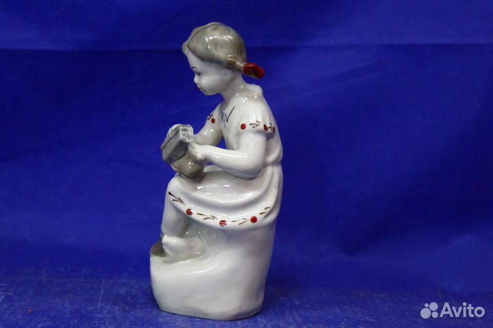 Девочка чистит обувь ботинок Всё сама Статуэтка фа