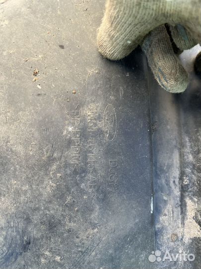 Подкрылок передний Форд Фокус 2