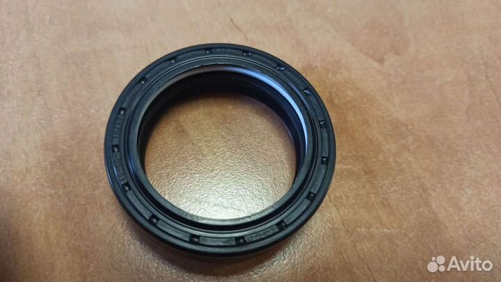 Сальник полуоси моста 6194911M1