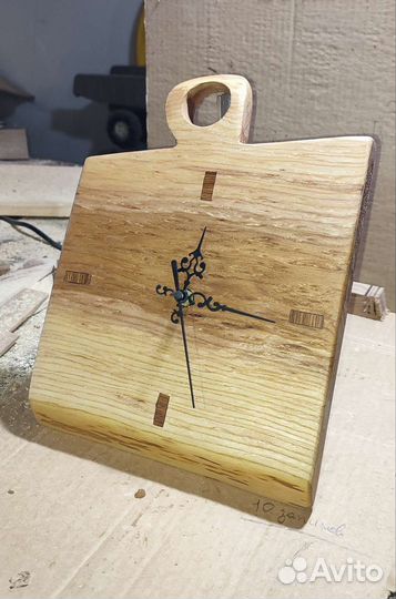 Часы в виде разделочной доски