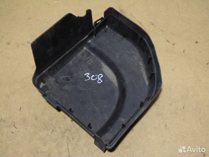 Крышка блока предохранителей Пежо 308