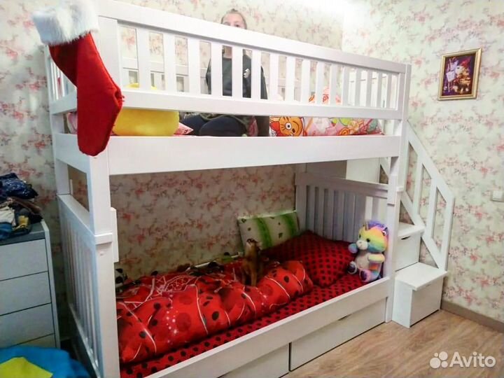 Двухъярусная кровать 