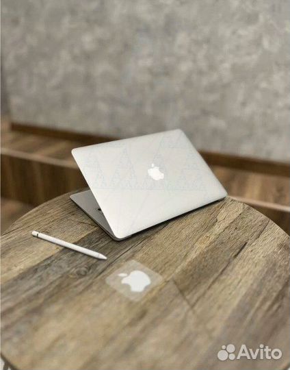 MacBook Air 13 M1 8/256 2020