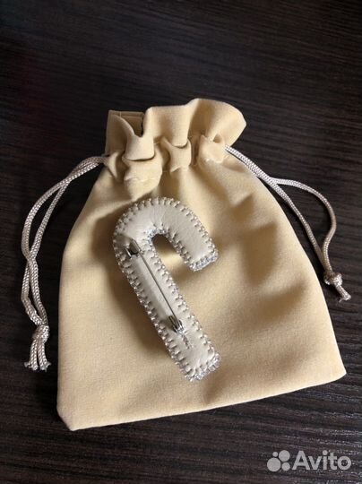 Брошь из бисера ручной работы