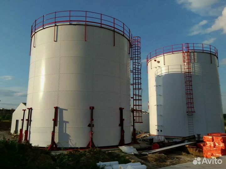 Силос и емкость для жидких сред