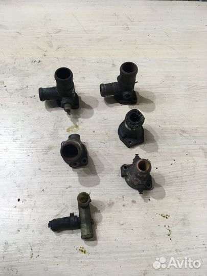 Фланец системы охлаждения Ауди 80 Б3 Б4